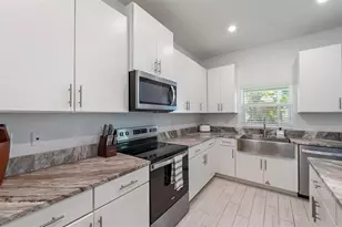 2587 Temple St, Sarasota, FL 34239 - Photo 8