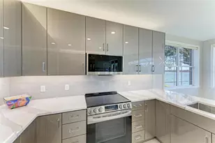6527 Moorings Point Cir, Lakewood Ranch, FL 34202 - Photo 10
