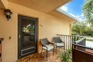 8162 Terrace Garden Dr N, Saint Petersburg, FL 33709 - Photo 4