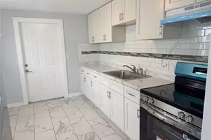 2105 11th St W, Bradenton, FL 34205 - Photo 4