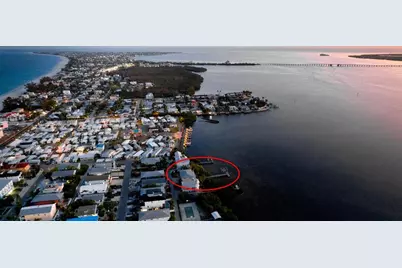 2512 Avenue A, Bradenton Beach, FL 34217 - Photo 2