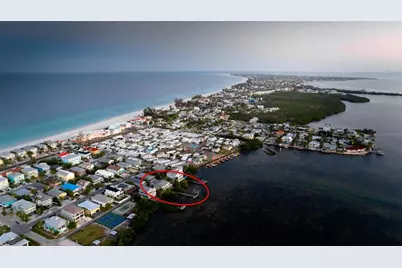 2512 Avenue A, Bradenton Beach, FL 34217 - Photo 16