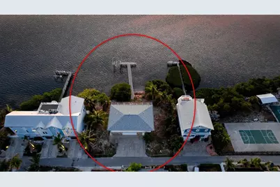 2512 Avenue A, Bradenton Beach, FL 34217 - Photo 4