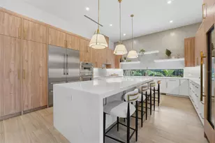 2450 Hawthorne St, Sarasota, FL 34239 - Photo 8