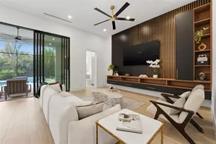 2450 Hawthorne St, Sarasota, FL 34239 - Photo 12