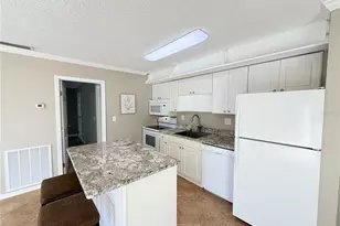 2701 Hidden Lake Dr N, Sarasota, FL 34237 - Photo 8