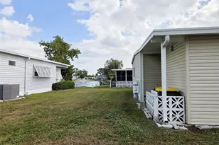 3209 Oakwood Blvd S, Sarasota, FL 34237 - Photo 6