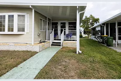 3209 Oakwood Boulevard S, Sarasota, FL 34237 - Photo 2