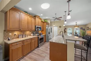 8465 Cypress Lake Cir, Sarasota, FL 34243 - Photo 10