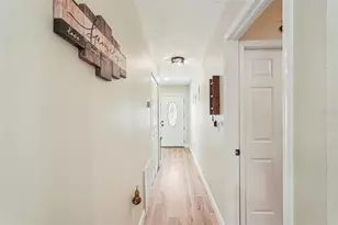 2304 Seattle Slew Dr, Sarasota, FL 34240 - Photo 2