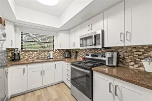 9677 86th Ave, Seminole, FL 33777 - Photo 14