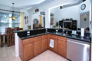 208 36th St NE, Bradenton, FL 34208 - Photo 12