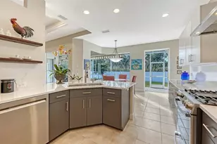 4855 Carrington Cir, Sarasota, FL 34243 - Photo 18