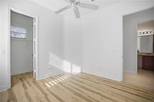 6507 41st Ct E, Sarasota, FL 34243 - Photo 12