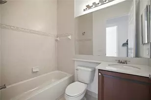 6507 41st Ct E, Sarasota, FL 34243 - Photo 22