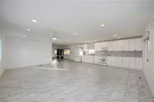 8411 Morgan Dr, Sarasota, FL 34238 - Photo 6
