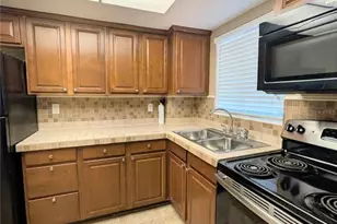 4017 Lake Bayshore Dr, Bradenton, FL 34205 - Photo 4