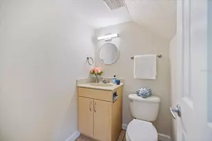 960 Highland St, Sarasota, FL 34234 - Photo 8