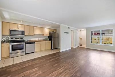 960 Highland Street #A6, Sarasota, FL 34234 - Photo 2