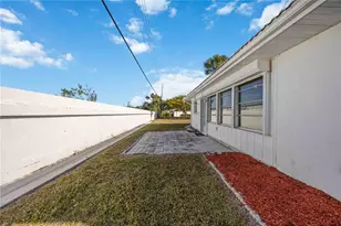 80 Circlewood Dr, Venice, FL 34293 - Photo 38