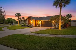 6530 Waterford Circle, Sarasota, FL 34238 - Photo 2