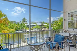 4931 Oxford Dr, Sarasota, FL 34242 - Photo 4