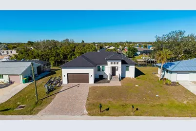 18946 Ayrshire Circle, Port Charlotte, FL 33948 - Photo 2