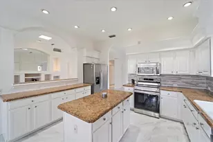 6585 Waters Edge Way, Lakewood Ranch, FL 34202 - Photo 12