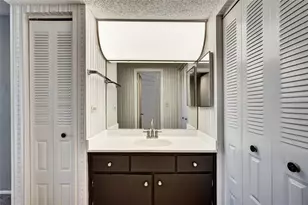 2901 26th St W, Bradenton, FL 34205 - Photo 14