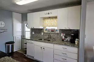 3320 Oakwood Blvd S, Sarasota, FL 34237 - Photo 20
