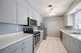2534 Waneta Dr, Sarasota, FL 34231 - Photo 10