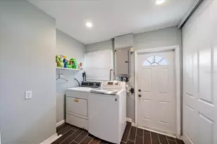 2534 Waneta Dr, Sarasota, FL 34231 - Photo 18
