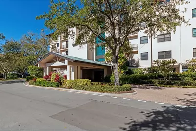 5408 Eagles Point Circle #302, Sarasota, FL 34231 - Photo 2