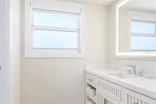 225 Sands Point Rd, Longboat Key, FL 34228 - Photo 18