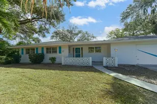 3431 Mineola Dr, Sarasota, FL 34239 - Photo 2