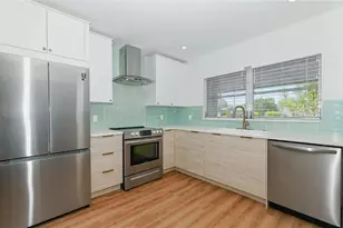 3431 Mineola Dr, Sarasota, FL 34239 - Photo 12