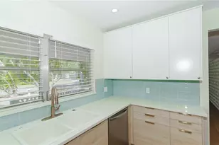 3431 Mineola Dr, Sarasota, FL 34239 - Photo 14