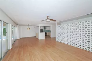 3431 Mineola Dr, Sarasota, FL 34239 - Photo 8