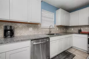 8982 Royal River Cir, Parrish, FL 34219 - Photo 14