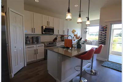 3806 Parkridge Circle #21-105, Sarasota, FL 34243 - Photo 4