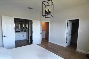 3806 Parkridge Cir, Sarasota, FL 34243 - Photo 10