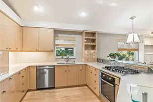 4502 Friar Tuck Ln, Sarasota, FL 34232 - Photo 10