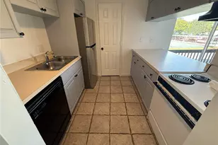 2636 Hidden Lake Dr N, Sarasota, FL 34237 - Photo 4