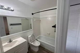 2632 Hidden Lake Dr N, Sarasota, FL 34237 - Photo 8