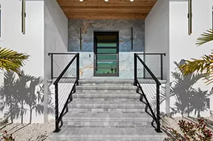 635 Jungle Queen Way, Longboat Key, FL 34228 - Photo 6
