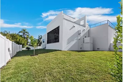 635 Jungle Queen Way, Longboat Key, FL 34228 - Photo 44