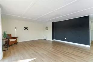 724 115th Ave N, Saint Petersburg, FL 33716 - Photo 8