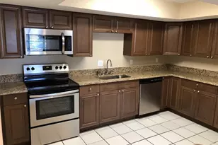 2023 Hyde Park St, Sarasota, FL 34239 - Photo 2