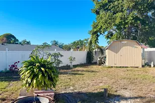 2702 38th St W, Bradenton, FL 34205 - Photo 6