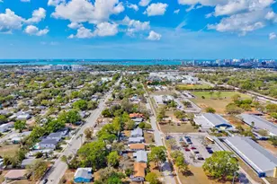 2586 Tami Sola St, Sarasota, FL 34237 - Photo 42